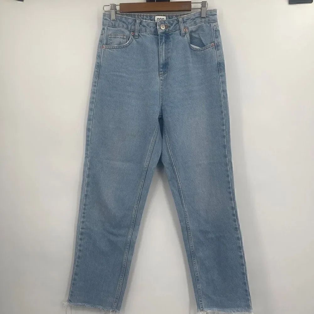 BDG Women's Light Wash Fringe Hem High Rise Tapered Blue Jeans Size 28